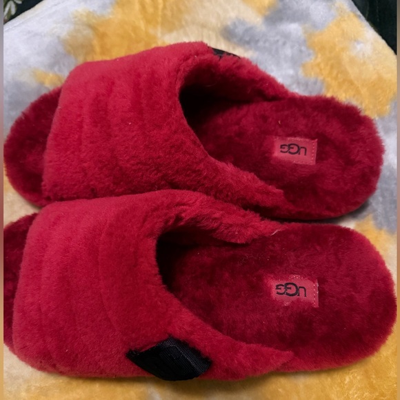 UGG Shoes - UGG ALL GENDER FLUFF YOU SLIDES Samba Red size 8M/10W